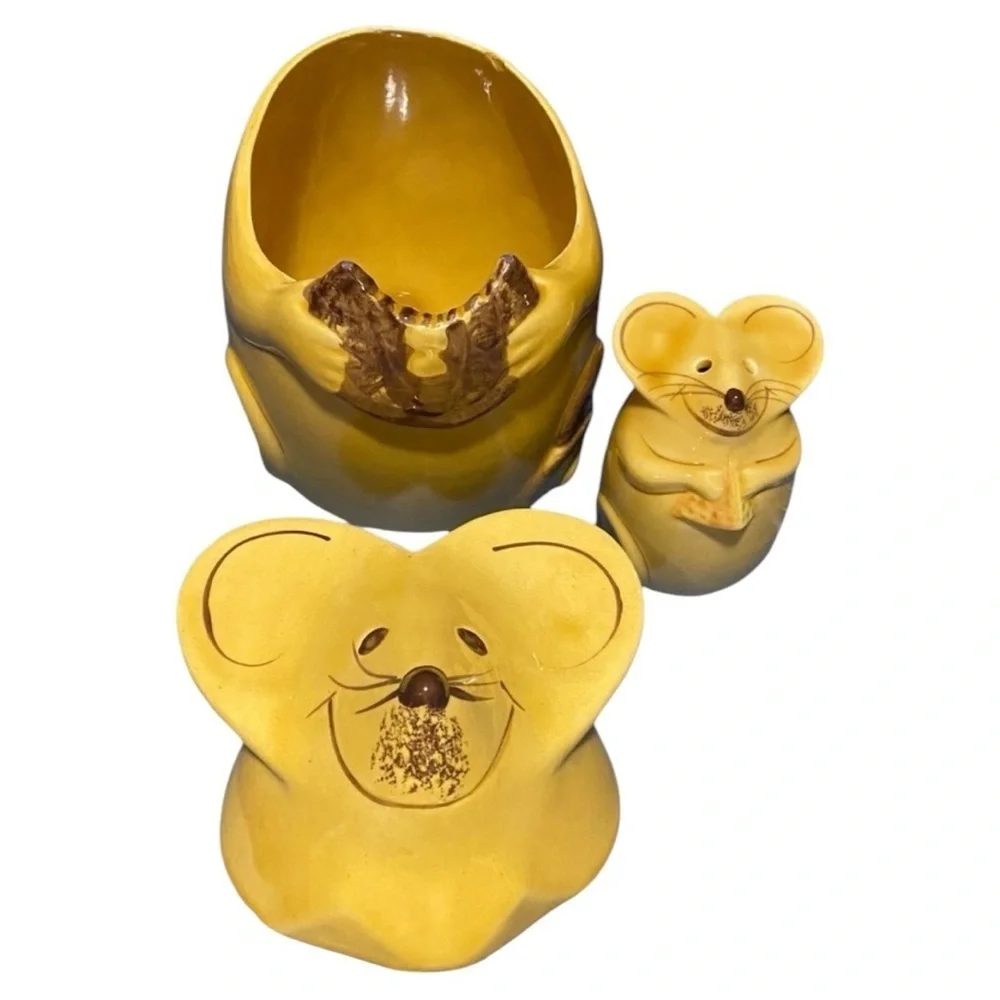 Vintage Cottage Core Disney Treasure Craft Yellow Mouse Cookie Jar and Shaker - Picture 3 of 5